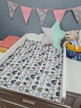Load image into Gallery viewer, Muslin nursing pad for children with rainbows