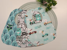 Load image into Gallery viewer, Lacītes priekšautiņi komplekts 3 gabali dažādi zīmējumi