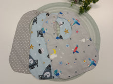 Load image into Gallery viewer, Lacītes priekšautiņi komplekts 3 gabali dažādi zīmējumi