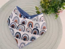 Load image into Gallery viewer, Lacīte – priekšautiņš frotē zils ar varavīksnēm