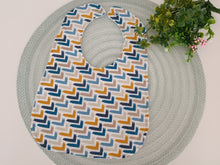 Load image into Gallery viewer, Lacīte priekšautiņš muslīna mitrumnecaurlaidīga ar ģeometrisku rakstu