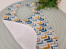 Load image into Gallery viewer, Lacīte priekšautiņš muslīna mitrumnecaurlaidīga ar ģeometrisku rakstu