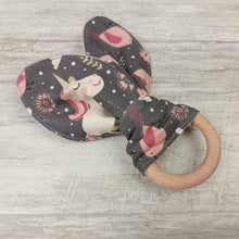 Load image into Gallery viewer, A snack ring with headphones