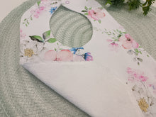 Load image into Gallery viewer, Lace - an apron with flowers