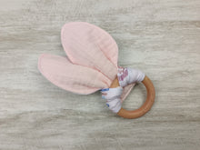 Load image into Gallery viewer, A snack ring with headphones