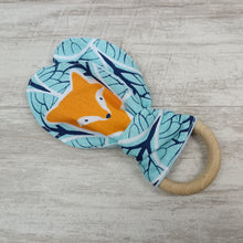 Load image into Gallery viewer, A snack ring with headphones
