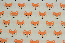 Load image into Gallery viewer, 100% kokvilnas audums - oranžas lapsas uz balta fona, 3,90 EUR/m