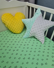 Load image into Gallery viewer, Muslin sheets with elastic, green tone with hearts