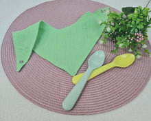 Load image into Gallery viewer, Lace - a muslin apron in a single color salad green tone
