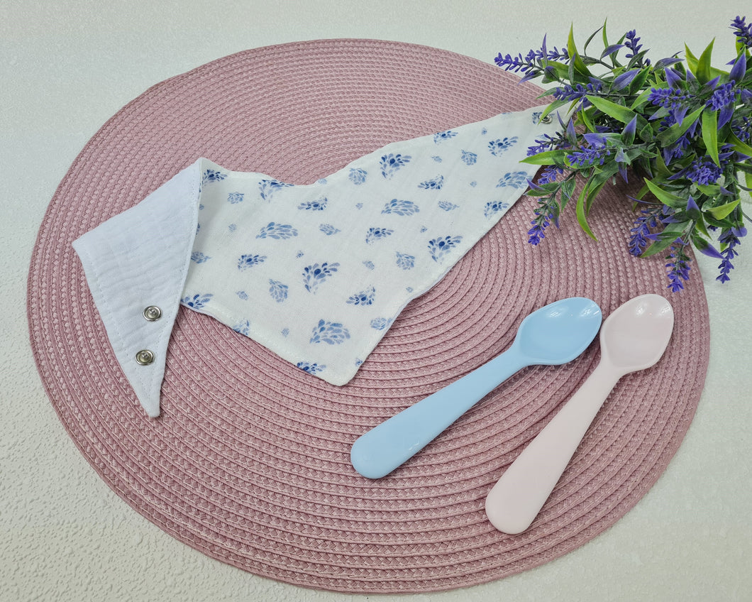 Lace - white muslin apron with blue drops