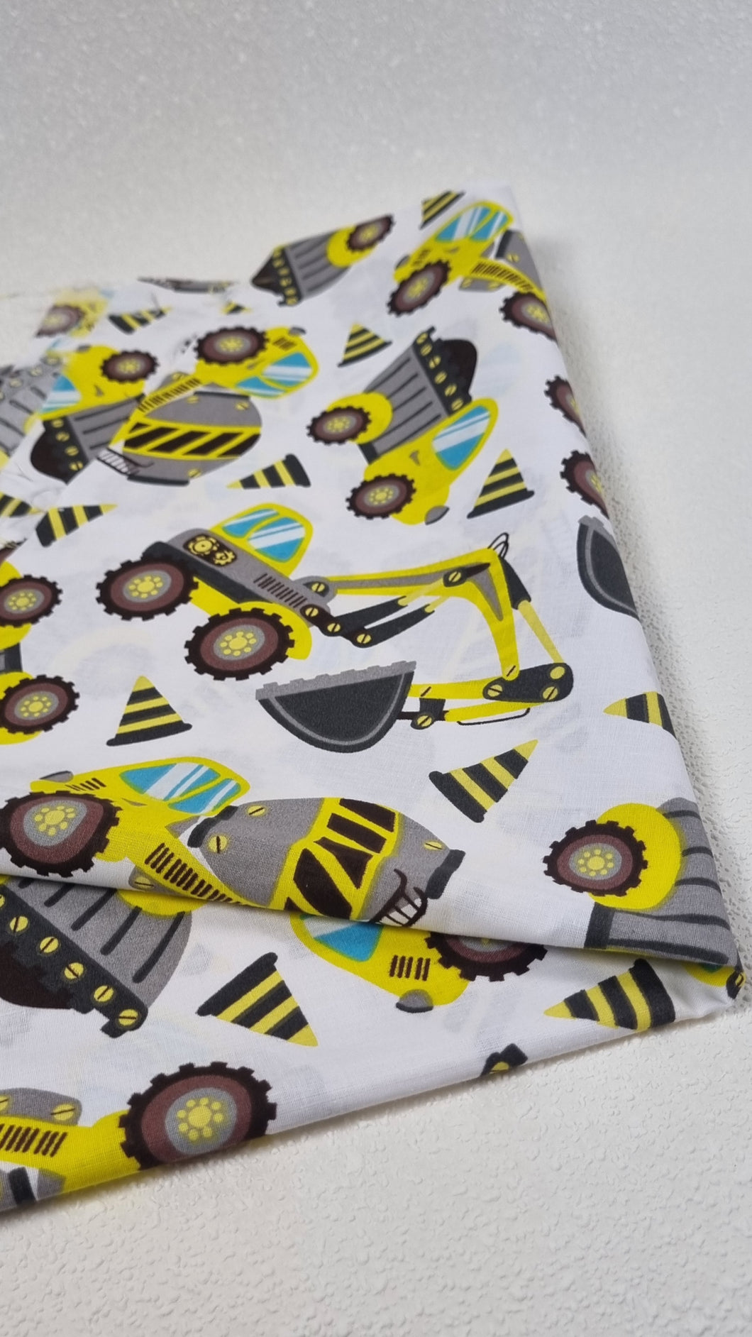 Fabric scraps cotton piece 40x160cm with yellow tractors price 1.56eur