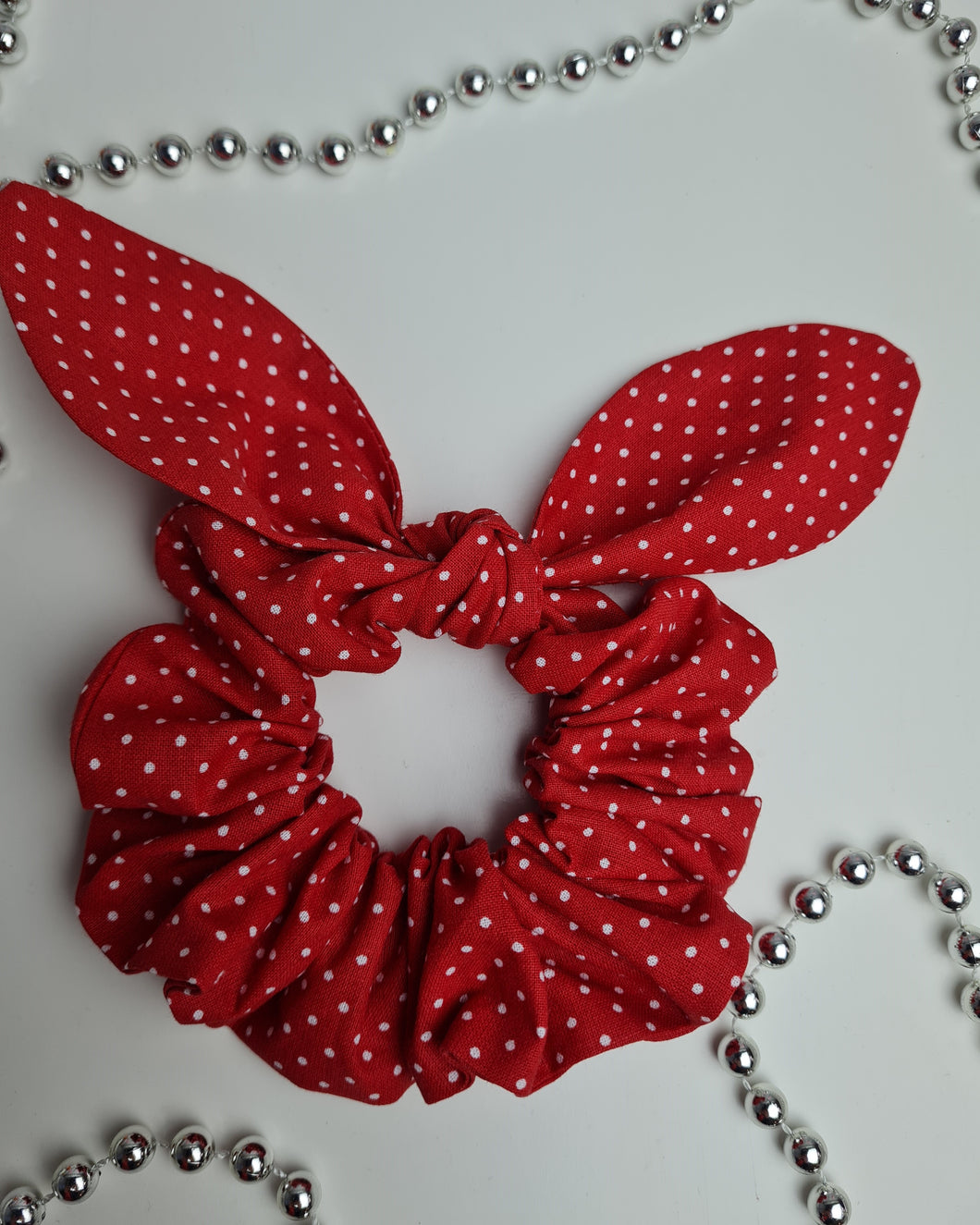 Hair band with headphones made of red cotton fabric with white fine dots