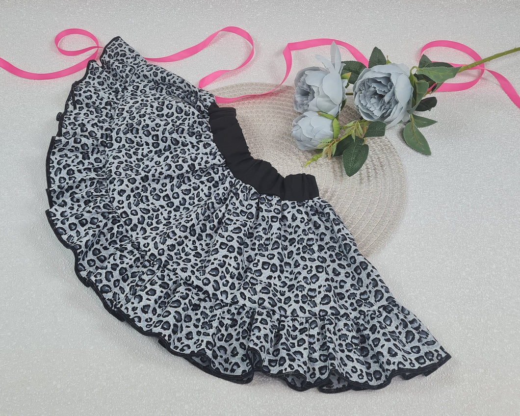 Girls' skirt with frill made of gray cotton fabric with a leopard print