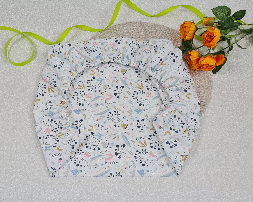 Car seat cover with rubber, with white base and meadow flowers