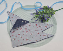 Load image into Gallery viewer, Lace - gray terry cloth apron with gray muslin with delicate flowers
