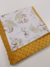 Load image into Gallery viewer, Minky blanket 100x140cm, yellow with rafters
