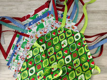 Load image into Gallery viewer, Apron with Christmas pattern
